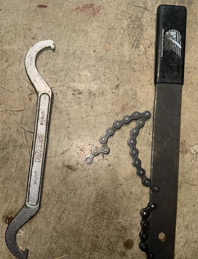 Chainwhip and locking tool